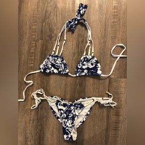 Beach Bunny Tropical Scrunch Bikini